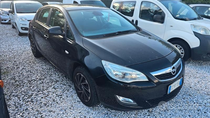 Usata Opel Astra 100 CV (73 kW) 2010 Nero Berlina