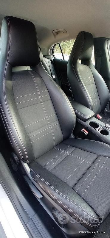 Usata Mercedes GLA200 136 CV (100 kW) 2016 Grigio SUV