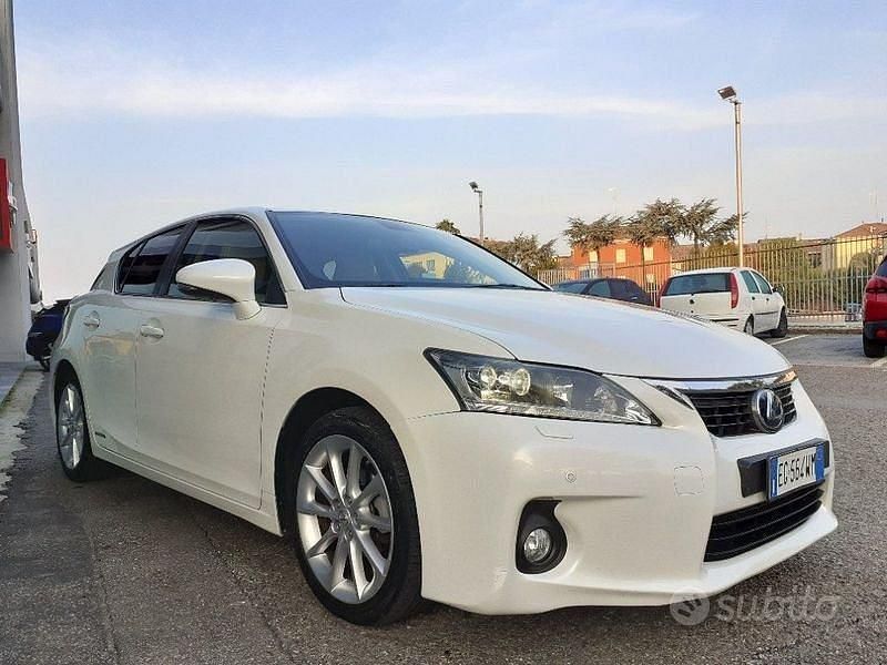 Usata Lexus CT200h Luxury Line 136 CV (100 kW) 2011 Bianco Berlina