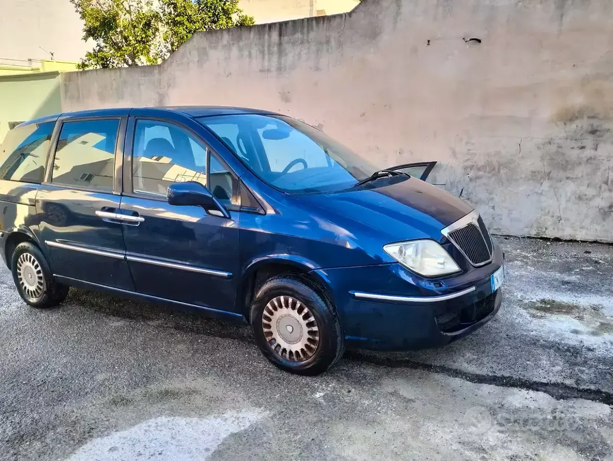 Usata Lancia Phedra 128 CV (94 kW) 2004 Blu Monovolume