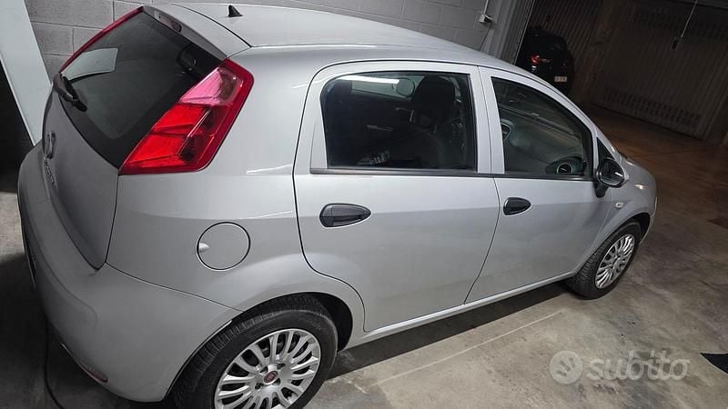Usata Fiat Grande Punto 77 CV (56 kW) 2015 Grigio Utilitaria