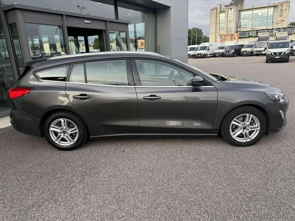 Usata Ford Focus Business Edition 120 CV (88 kW) 2021 Manganese grey met Station wagon
