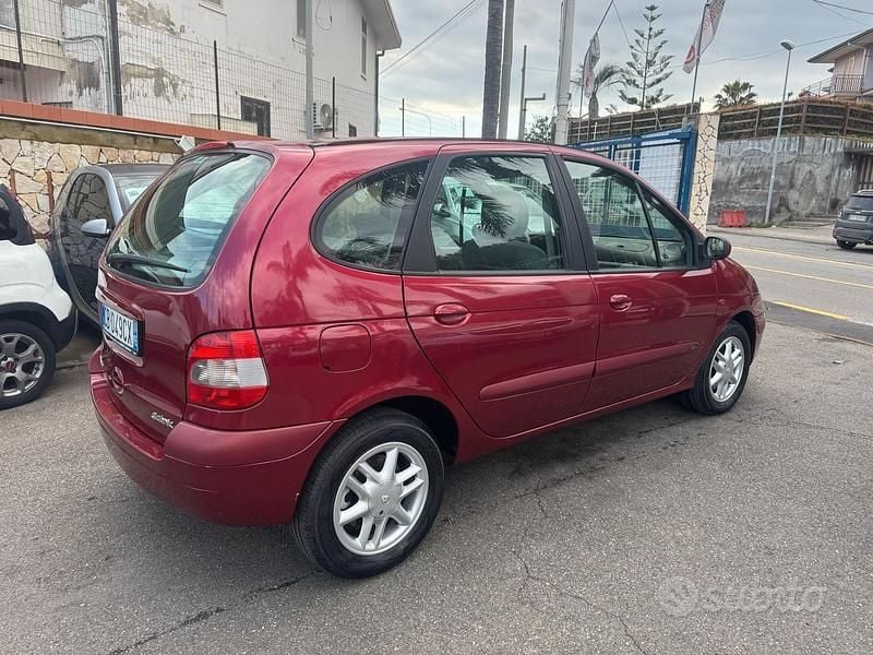 Usata Renault Scénic Expression 107 CV (78 kW) 2002 Rosso Monovolume