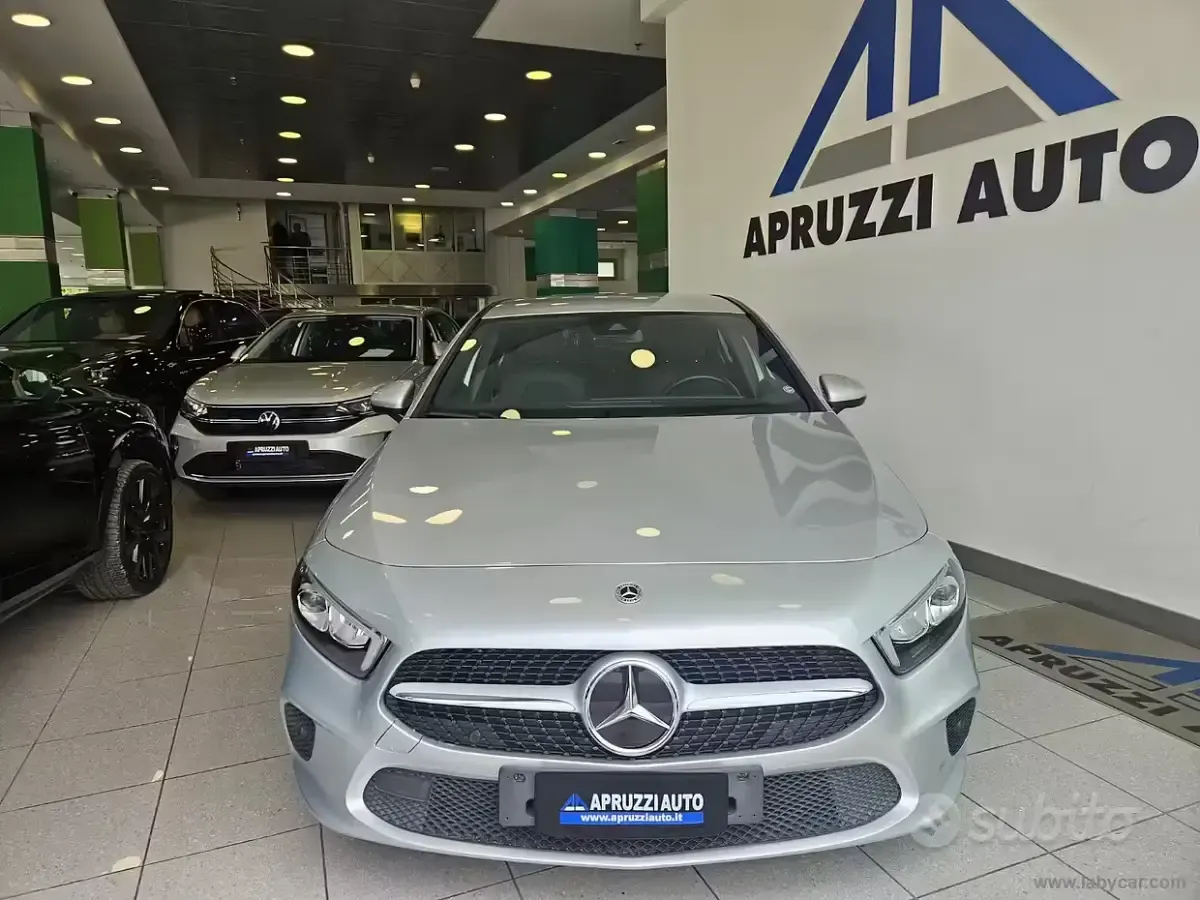 Usata Mercedes A180 116 CV (85 kW) 2021 Argento Berlina