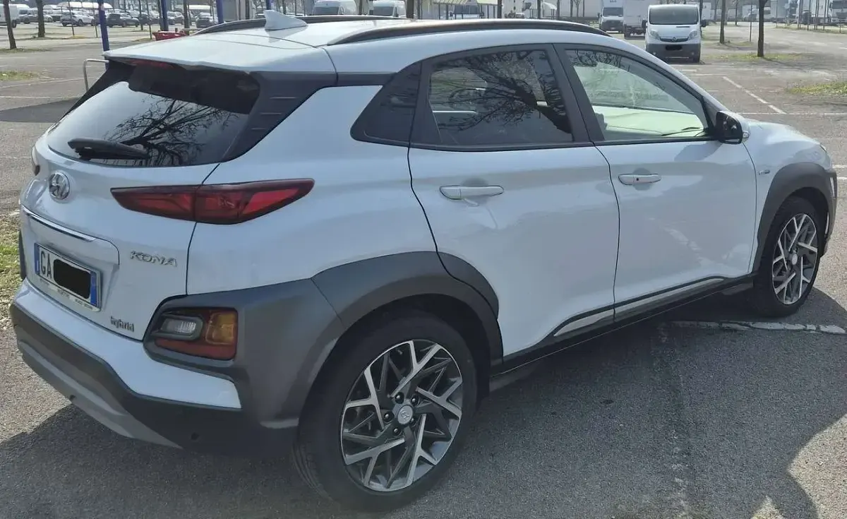 Usata Hyundai Kona XPrime 105 CV (77 kW) 2020 Bianco SUV