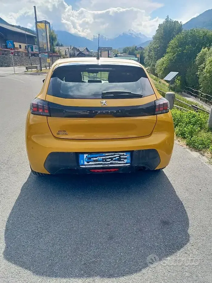 Usata Peugeot 208 Active 101 CV (74 kW) 2020 Giallo Utilitaria