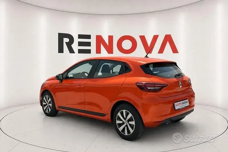 Usata Renault Clio V Equilibre 101 CV (74 kW) 2023 Arancione Berlina