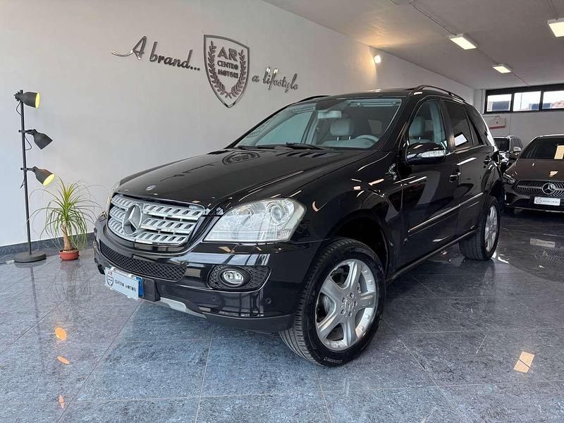 Nero Usata 2006 Mercedes ML320 SUV | 7900 € (Buon prezzo) - Immagine 1/4