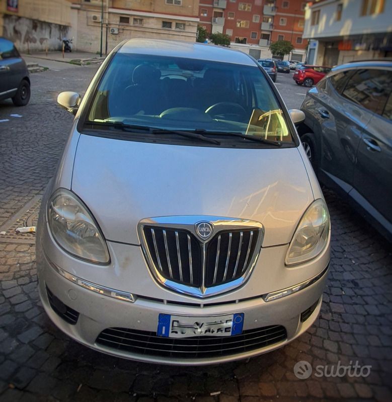 Grigio Usata 2010 Lancia Musa Monovolume | 4000 € (Buon prezzo) - Immagine 1/4