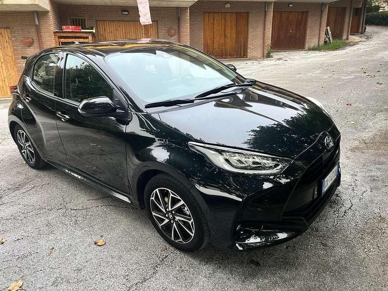 Usata Toyota Yaris Hybrid Trend 92 CV (67 kW) 2022 Nero Berlina