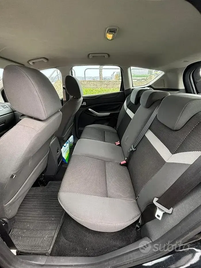 Usata Ford Kuga 140 CV (102 kW) 2013 Nero SUV