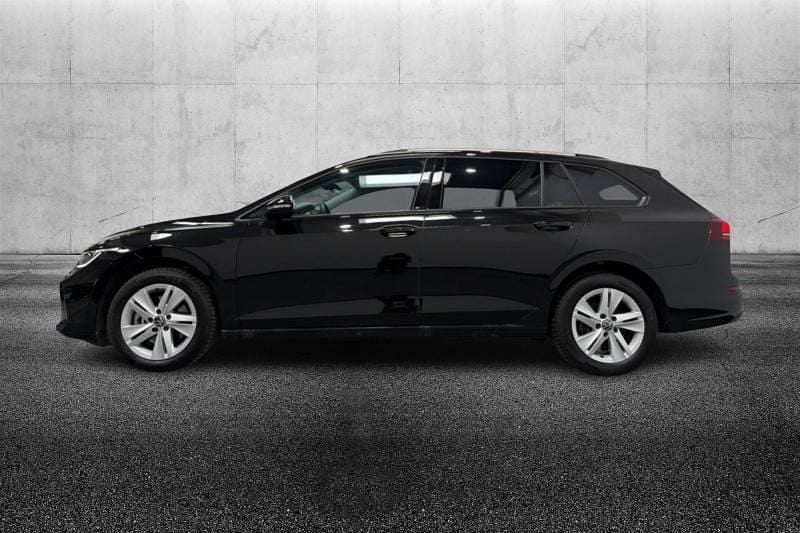 Usata VW Golf VIII Life 150 CV (110 kW) 2024 Nero metallizzato Station wagon