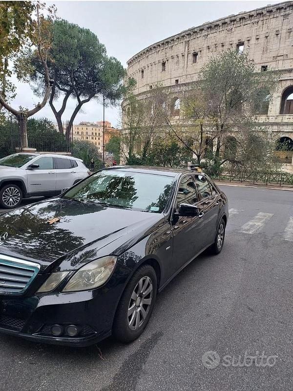 Usata Mercedes E200 136 CV (100 kW) 2010 Nero Berlina