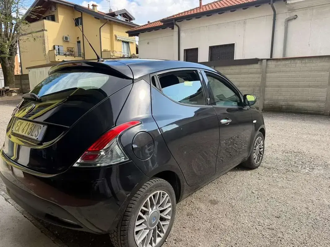 Usata Lancia Ypsilon Gold 69 CV (50 kW) 2011 Utilitaria