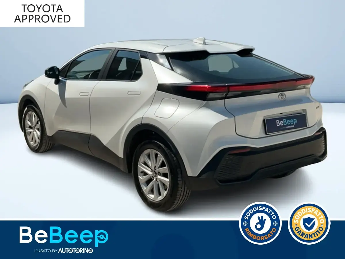 Usata Toyota C-HR Active 140 CV (102 kW) 2024 Bianco metallizzato SUV