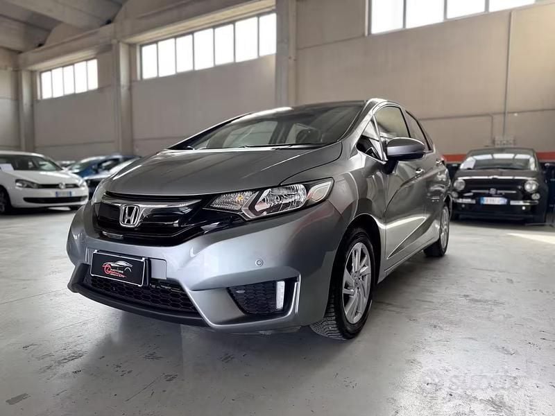 Usata Honda Jazz Comfort 102 CV (75 kW) 2016 Grigio Utilitaria