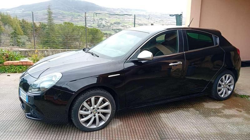 Usata Alfa Romeo Giulietta Distinctive 140 CV (102 kW) 2012 Nero Utilitaria