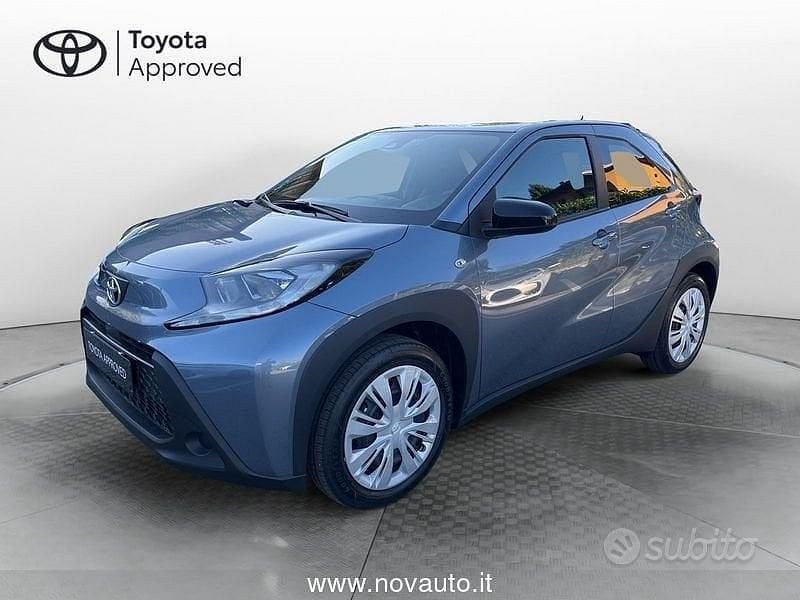 Blu Nuova 2025 Toyota Aygo X Active SUV | 16.200 € (Buon prezzo) - Immagine 1/4