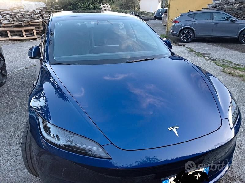 Usata Tesla Model 3 RWD 208 kW (283 CV) 2024 Blu Berlina