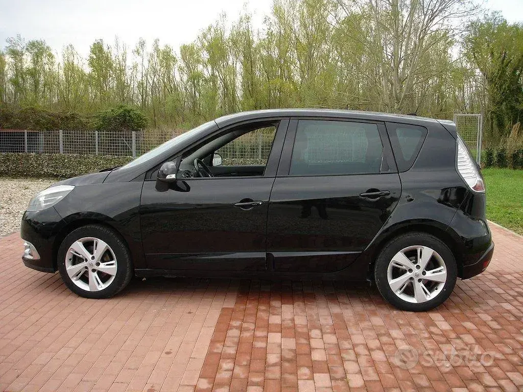 Usata Renault Scénic III Luxe 110 CV (80 kW) 2013 Nero Monovolume