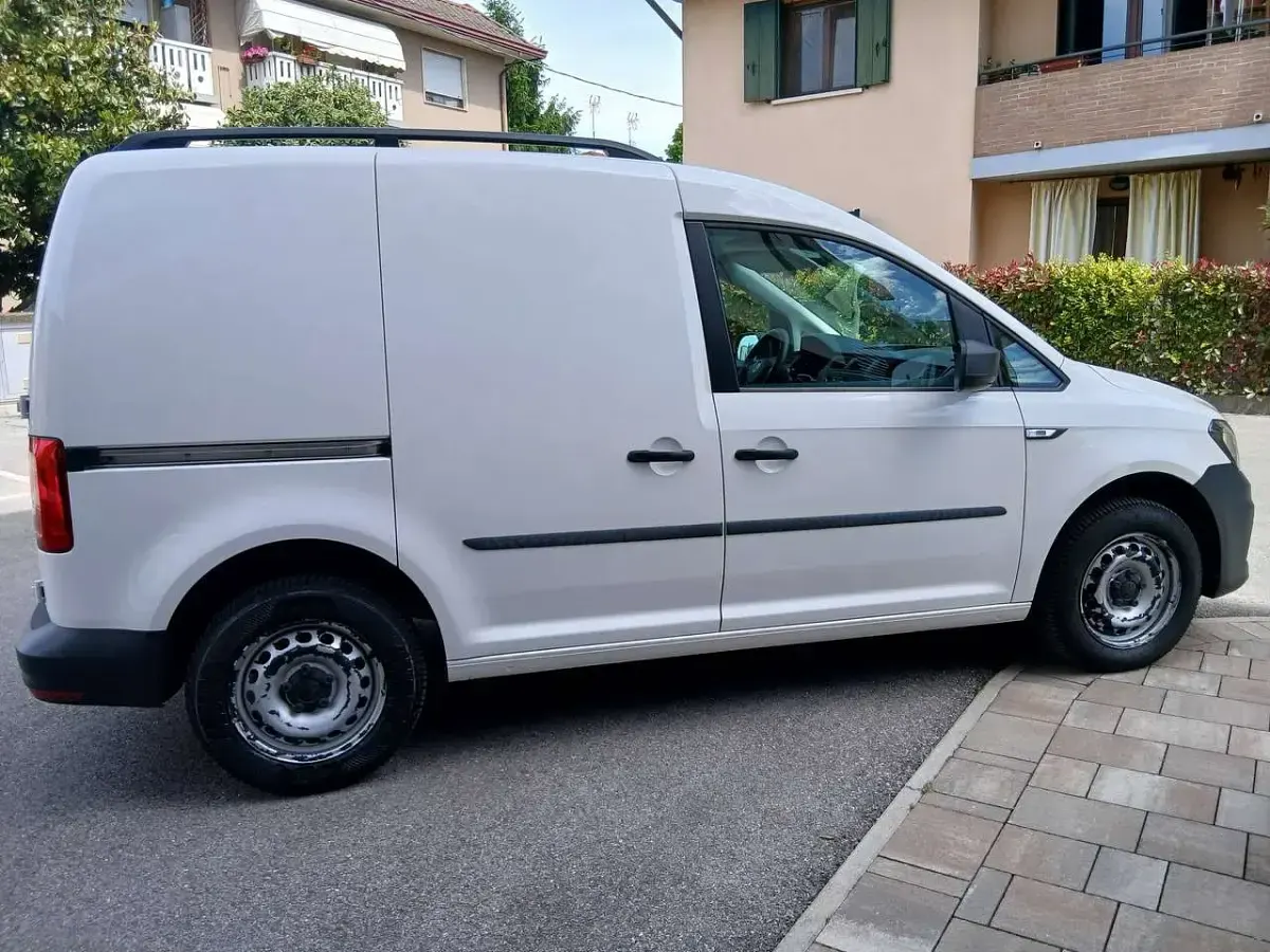 Usata VW Caddy 102 CV (75 kW) 2019 Bianco Monovolume