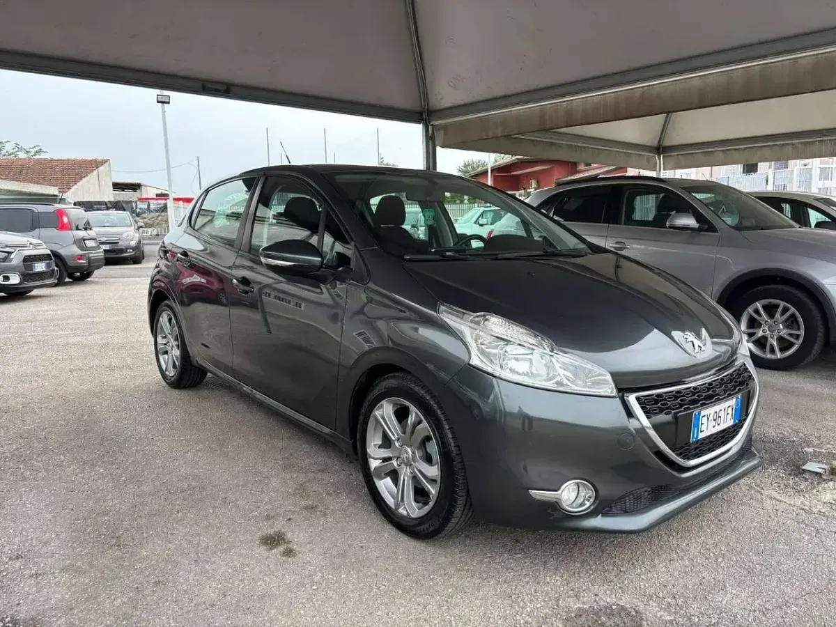Usata Peugeot 208 Access 95 CV (69 kW) 2015 Grigio Utilitaria