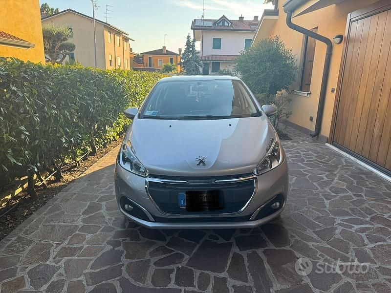 Usata 2016 Peugeot 208 Active Due volumi | 6500 € (Buon prezzo) - Immagine 1/4
