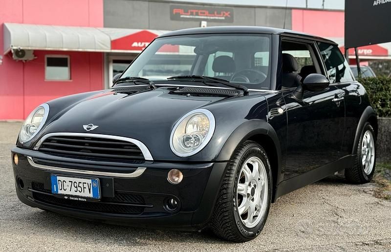 Usata Mini ONE Seven 90 CV (66 kW) 2006 Nero Utilitaria