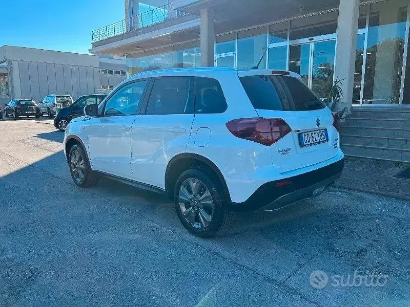 Usata Suzuki Vitara 129 CV (94 kW) 2020 Bianco SUV