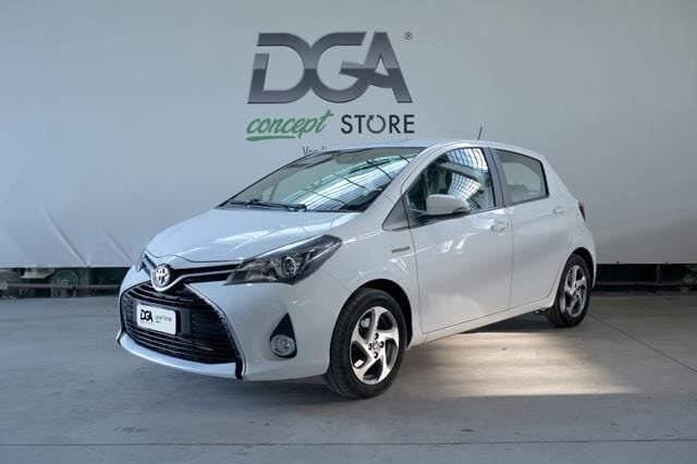 Bianco Usata 2017 Toyota Yaris Hybrid Active Tre volumi | 12.700 € (Buon prezzo) - Immagine 1/4