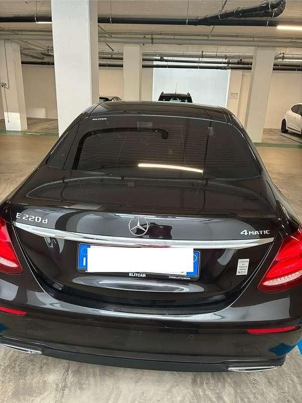 Usata Mercedes E220 Business 194 CV (142 kW) 2019 Nero Berlina