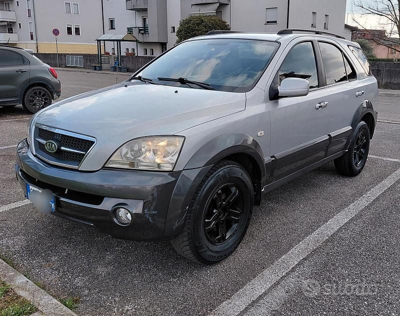 Usata Kia Sorento 140 CV (102 kW) 2005 Grigio SUV