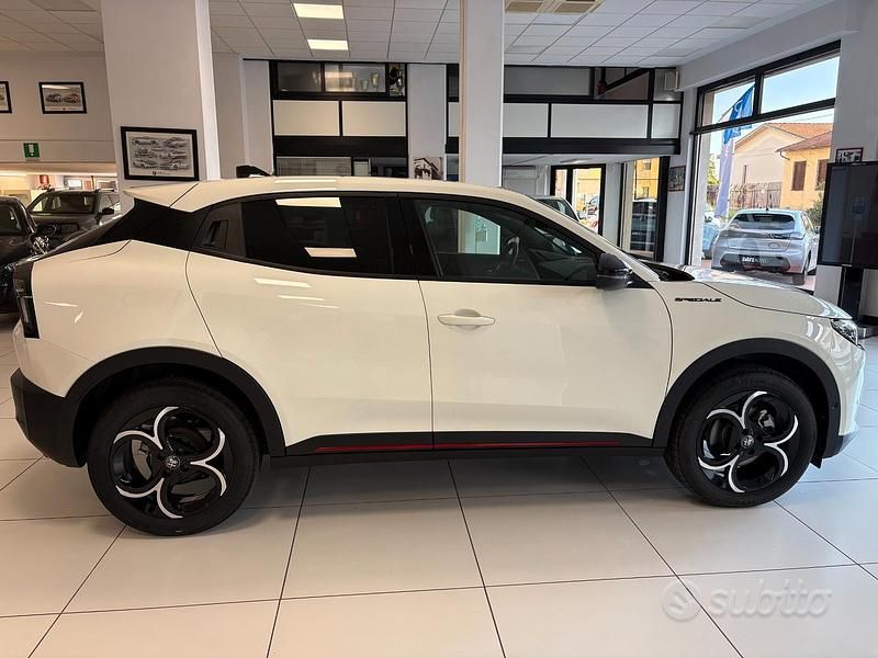 Nuova Alfa Romeo GT Junior Edizione Speciale 136 CV (100 kW) 2025 Bianco SUV