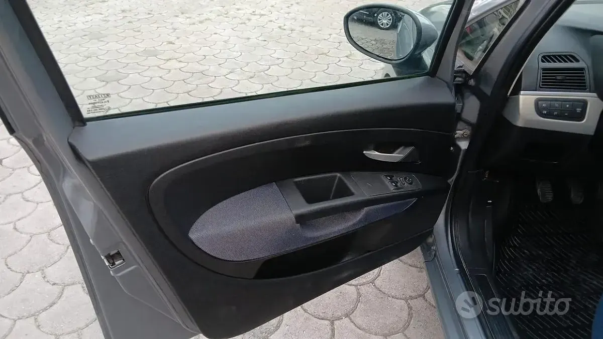 Usata Fiat Grande Punto 75 CV (55 kW) 2009 Grigio Utilitaria