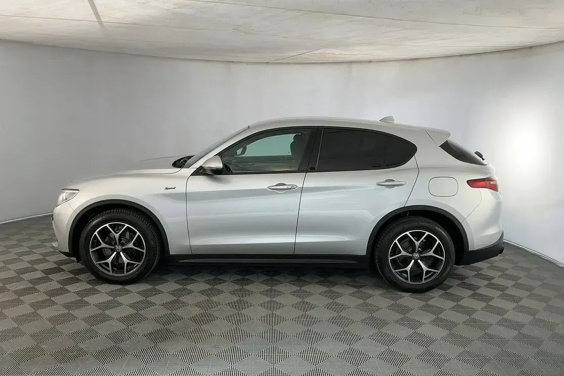Usata Alfa Romeo Stelvio Sprint 190 CV (139 kW) 2021 Argento SUV