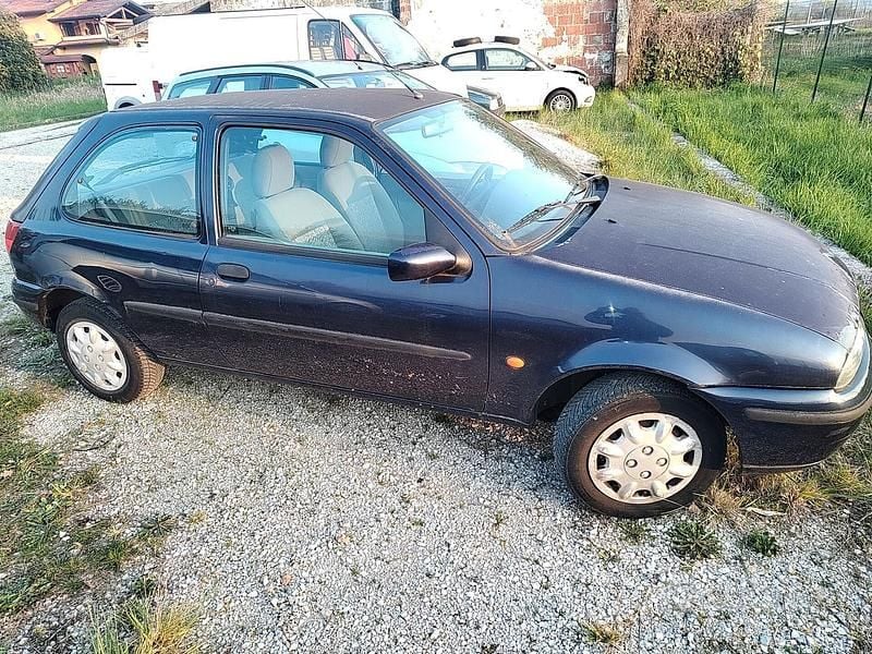 Usata Ford Fiesta 75 CV (55 kW) 1999 Blu Utilitaria