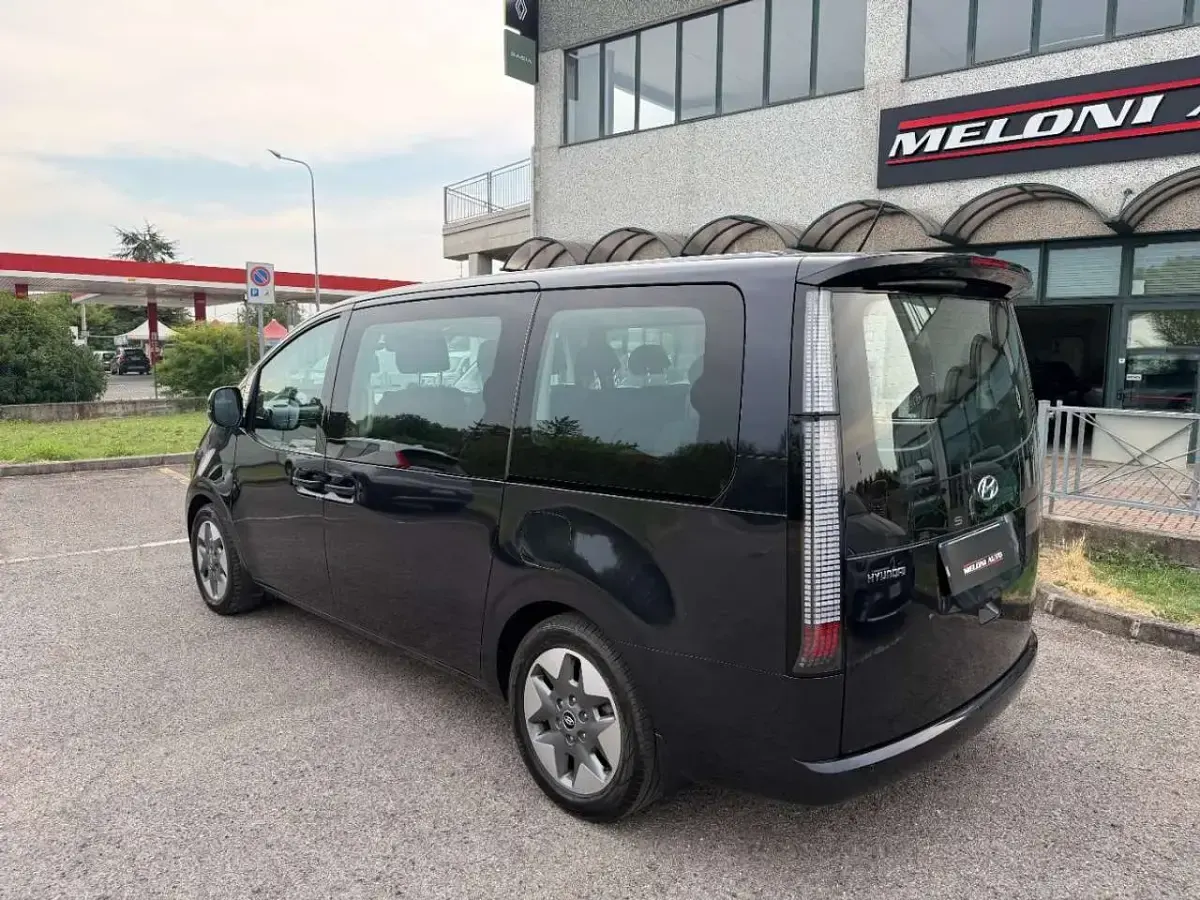 Usata Hyundai Staria 177 CV (130 kW) 2024 Blu/azzurro Monovolume