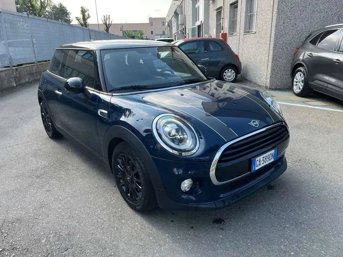 Usata Mini Cooper D 116 CV (85 kW) 2019 Blu/azzurro Utilitaria