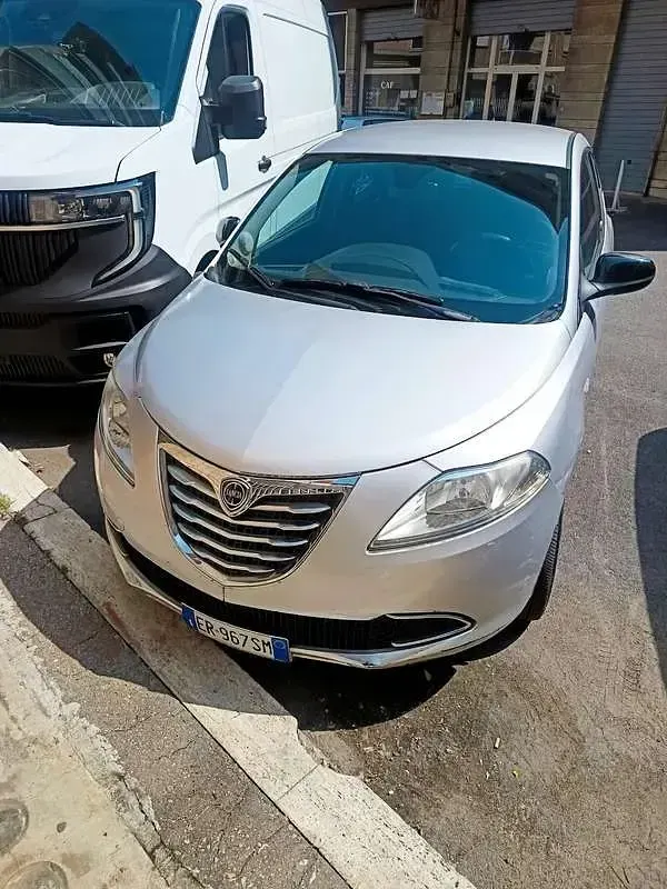 Usata Lancia Ypsilon Silver 69 CV (50 kW) 2012 Utilitaria