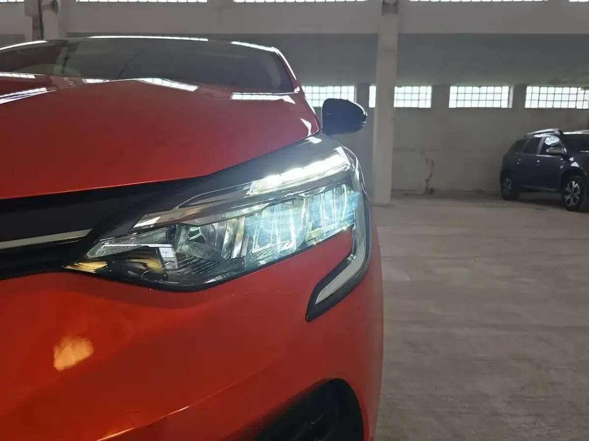 Usata Renault Clio V Equilibre 101 CV (74 kW) 2023 Orange valencia Berlina