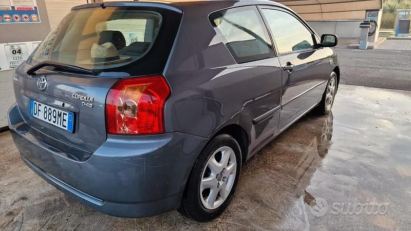 Usata Toyota Corolla 90 CV (66 kW) 2006 Grigio Utilitaria