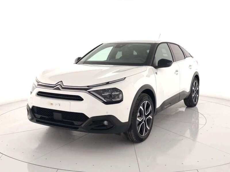 Natural white Usata 2023 Citroën e-C4 Shine Tre volumi | 23.900 € (Cara) - Immagine 1/4