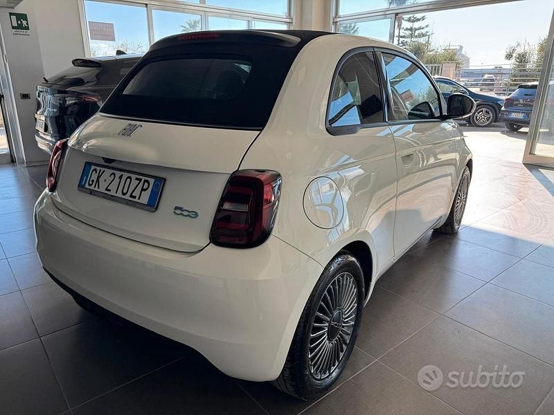Usata Fiat 500e Icon 86 kW (118 CV) 2022 Bianco Cabrio