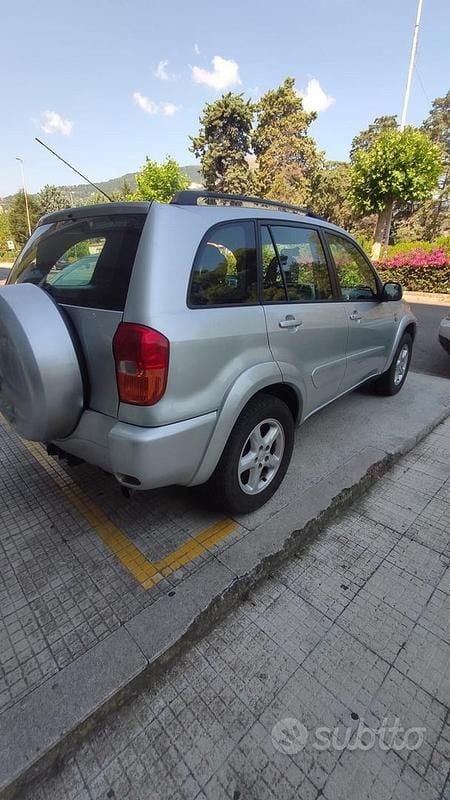Usata Toyota RAV4 116 CV (85 kW) 2002 Grigio SUV