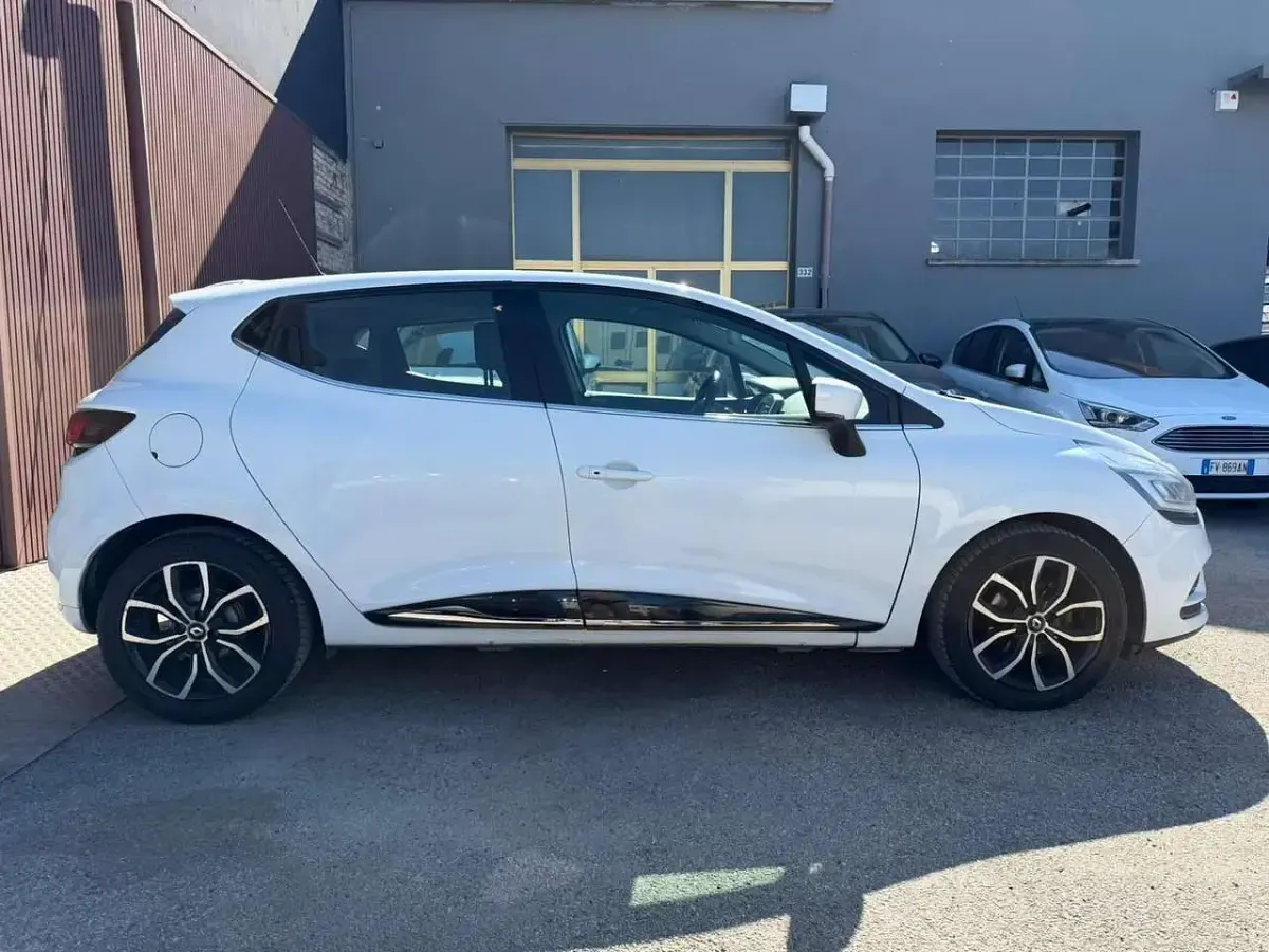 Usata Renault Clio Intens 75 CV (55 kW) 2017 Bianco Station wagon