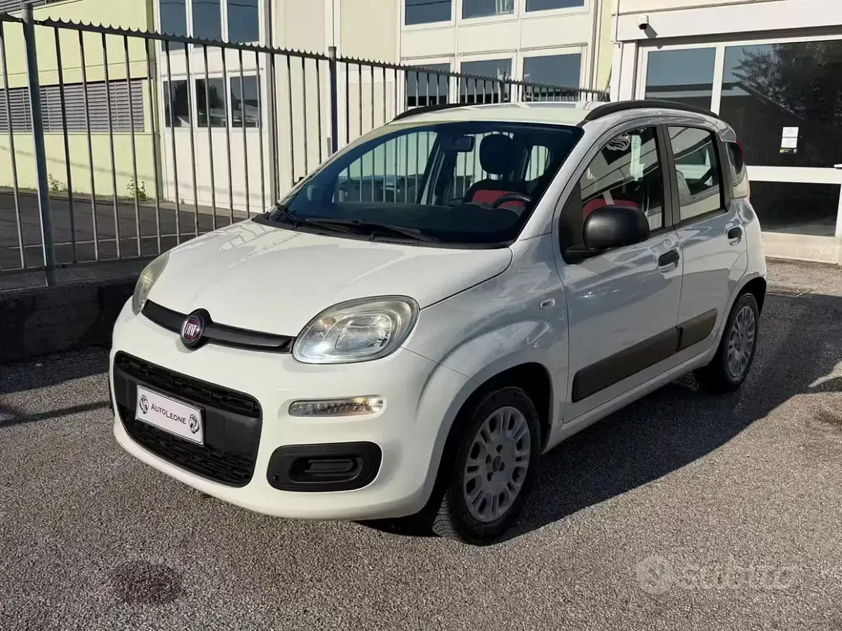 Usata Fiat Panda Lounge 69 CV (50 kW) 2013 Bianco Utilitaria