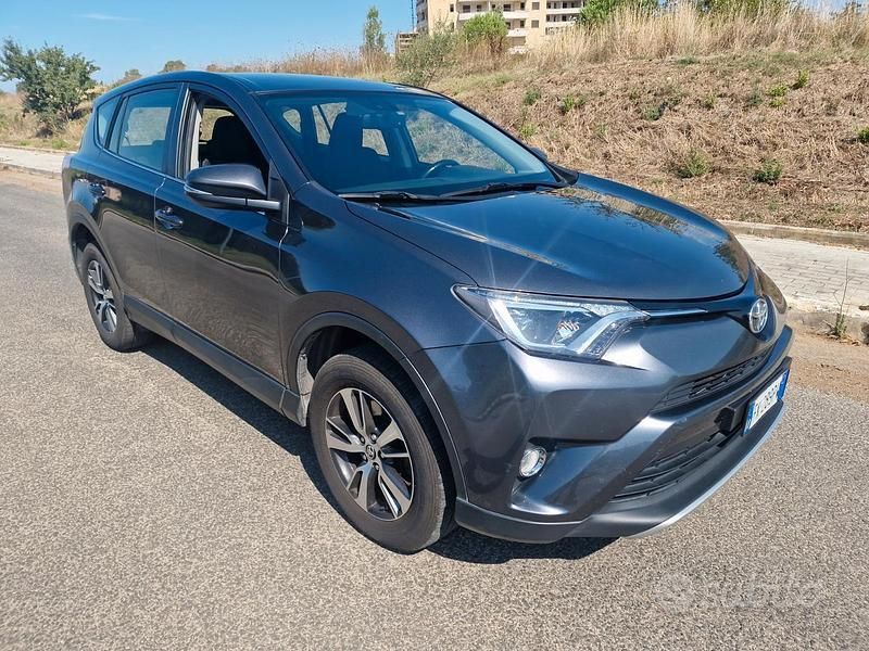 Usata Toyota RAV4 Business Edition 143 CV (105 kW) 2017 Marrone SUV