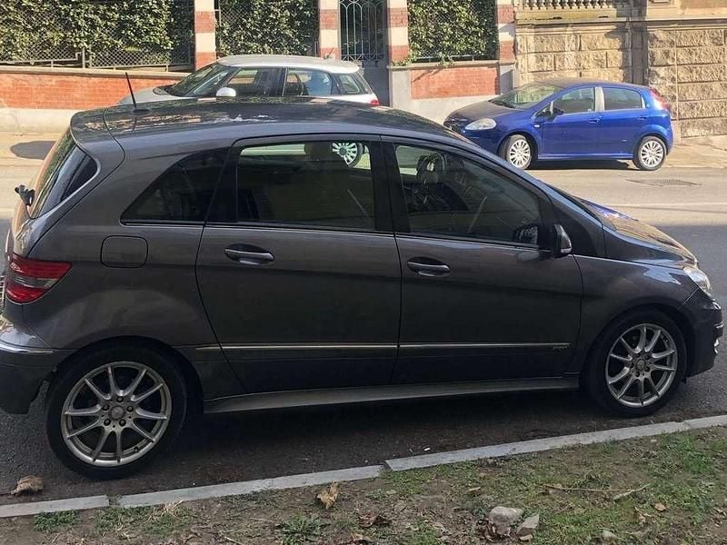 Käytetty Mercedes B180 116 HP (85 kW) 2009 Harmaa Tila-auto