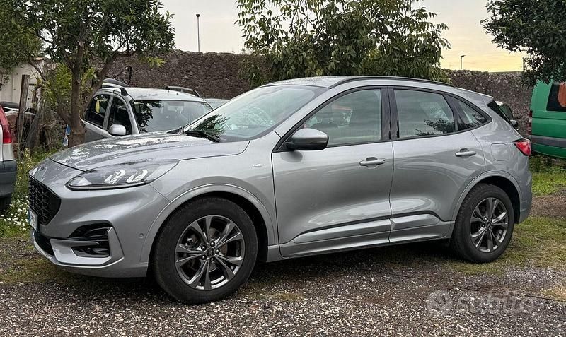 Usata Ford Kuga 120 CV (88 kW) 2022 Grigio SUV