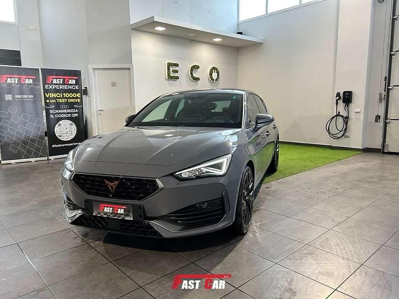 Grigio Usata 2024 Cupra Leon VZ Tre volumi | 29.900 € (Buon prezzo) - Immagine 1/4